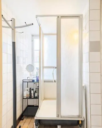 Suurempi Ryhmae Kuuluisassa Villassa Helsinki